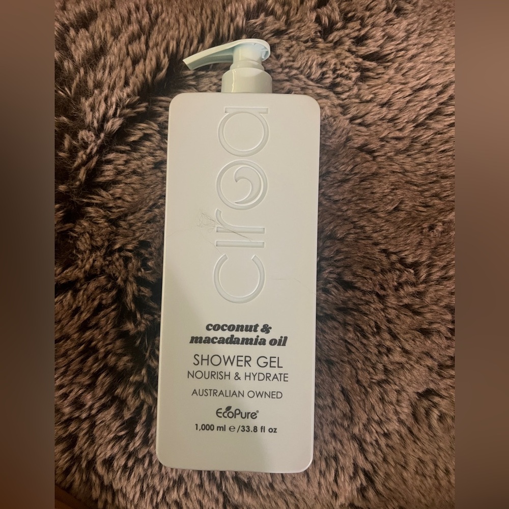 NEW CIROA coconut & macadamia oil Body Wash 33.8 floz